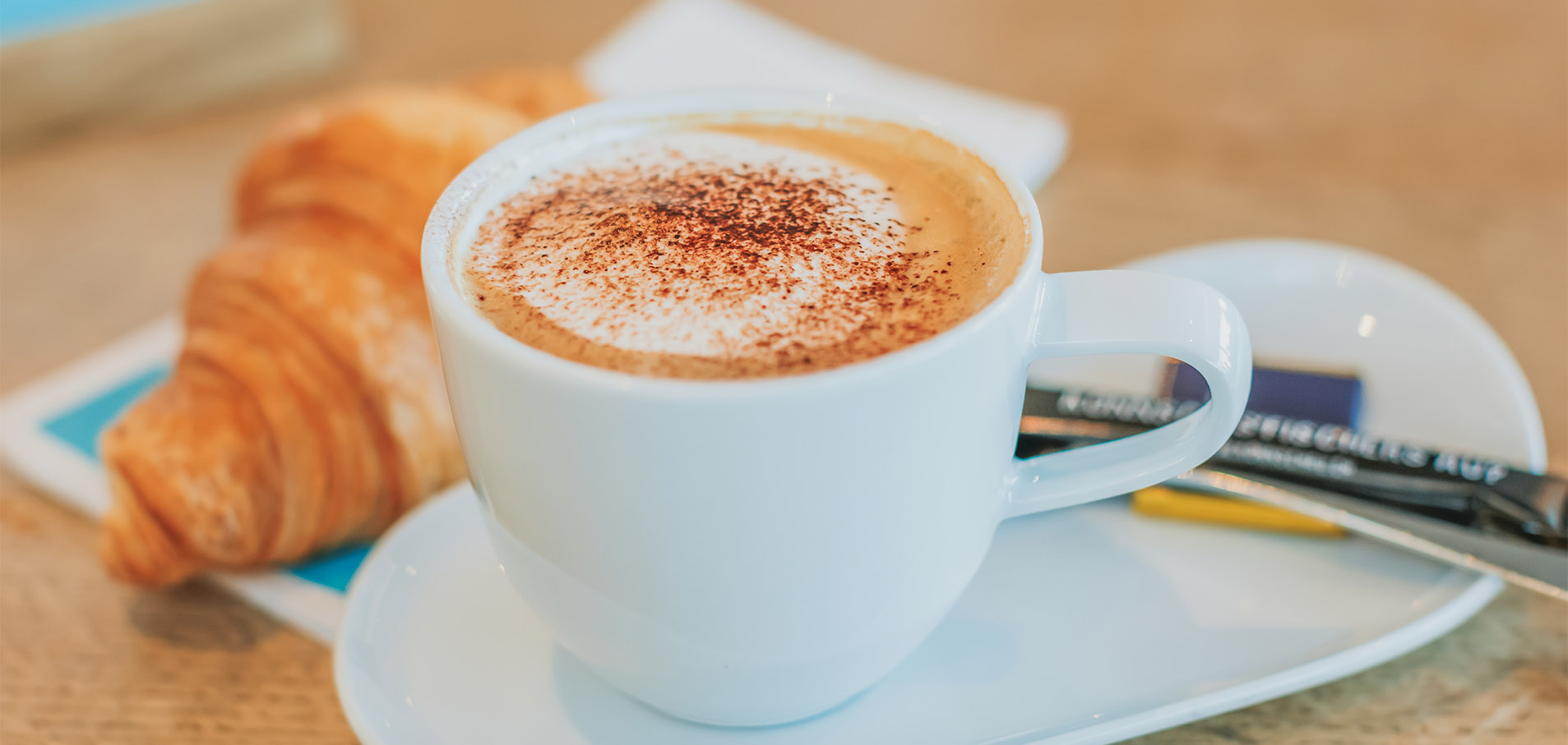 cafe bar avec petit dejeuner