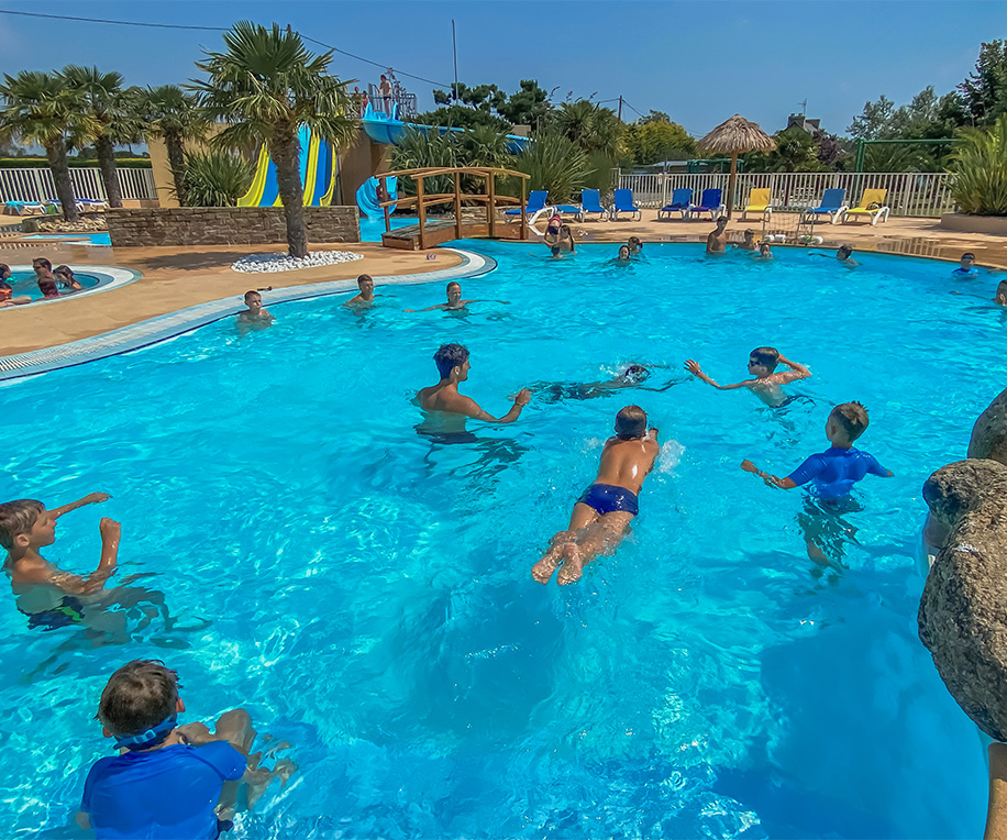 plongeon dans la piscine exterieure